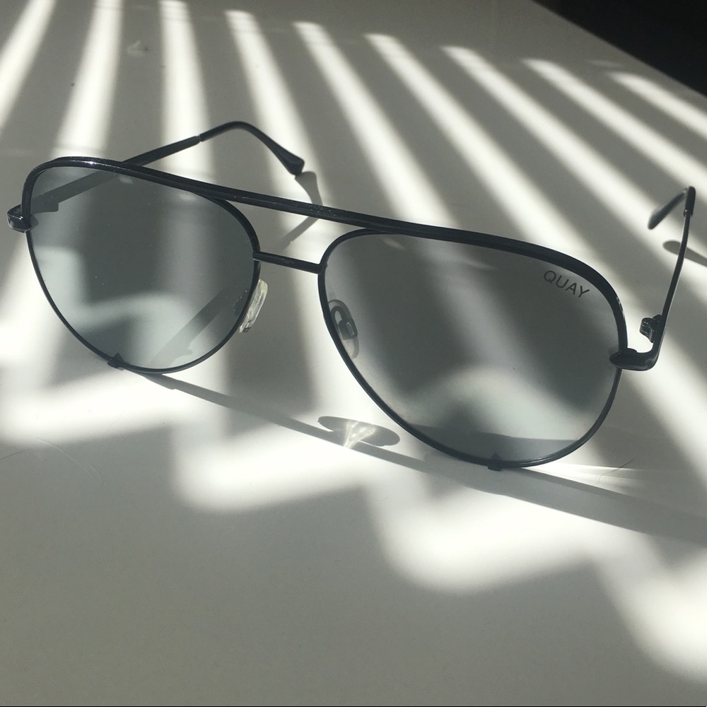 Quay x Desi Perkins High Key Blk/Slv sunglasses
